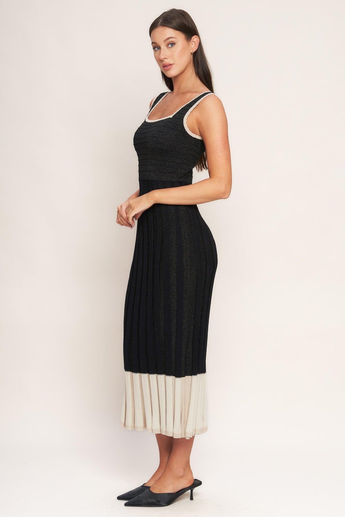 Flying Tomato Noir Éclat sweater knit midi dress in black and cream, featuring a cozy, textured sweater fabric and elegant midi length.