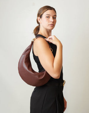 HYER GOODS Piccola Ring Bag in Bordeaux, stylish hobo bag with ring handle and soft leather material, casual and chic accessory.