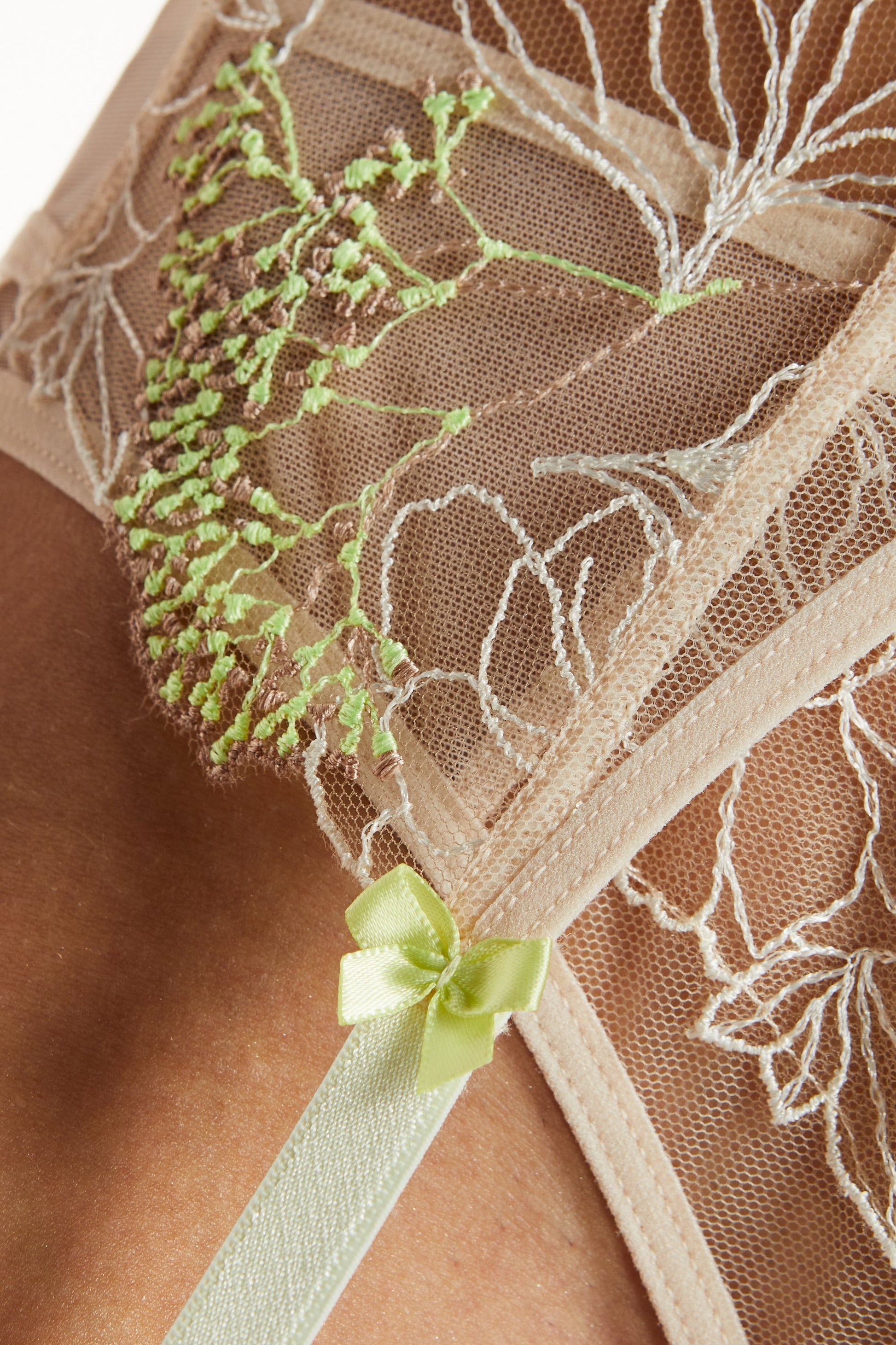 Gorteks Soleil Sheer Mesh Embroidered Garter Belt-2