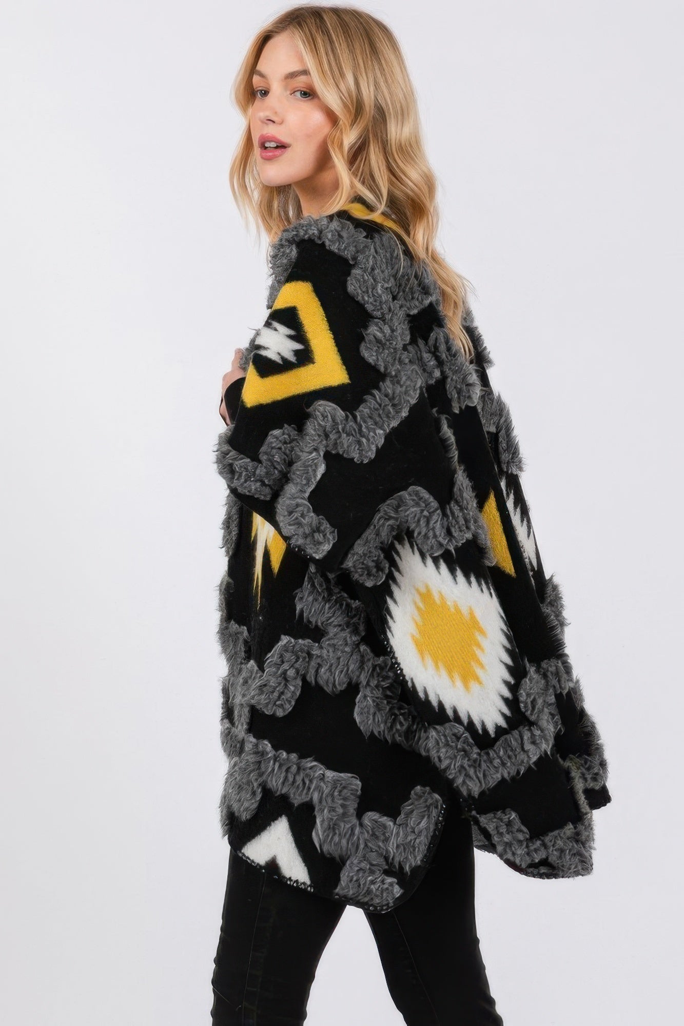 Fuzzy Aztec Pattern Kimono - Farnelli