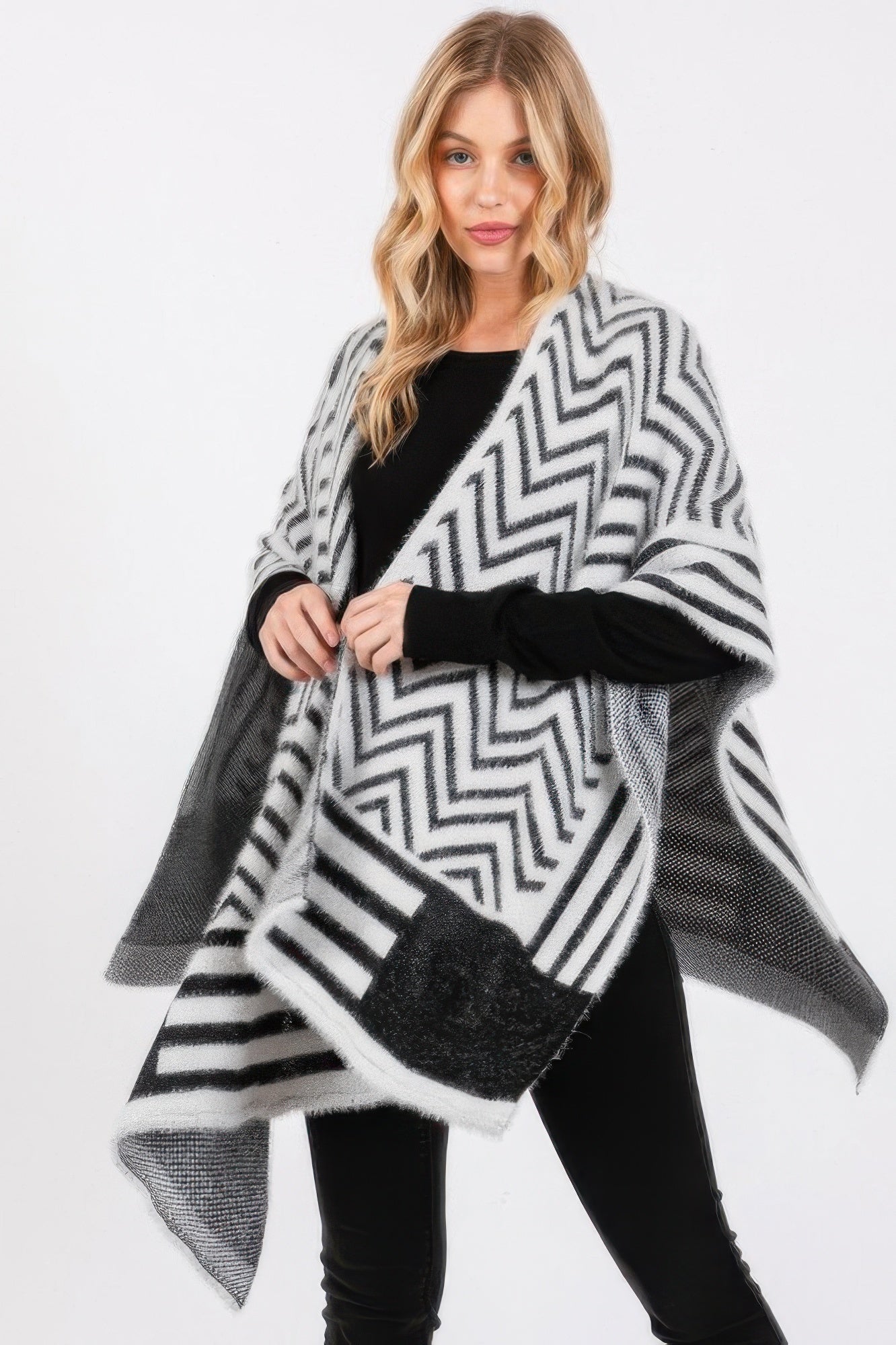 Fuzzy Chevron Pattern Ruana - Farnelli