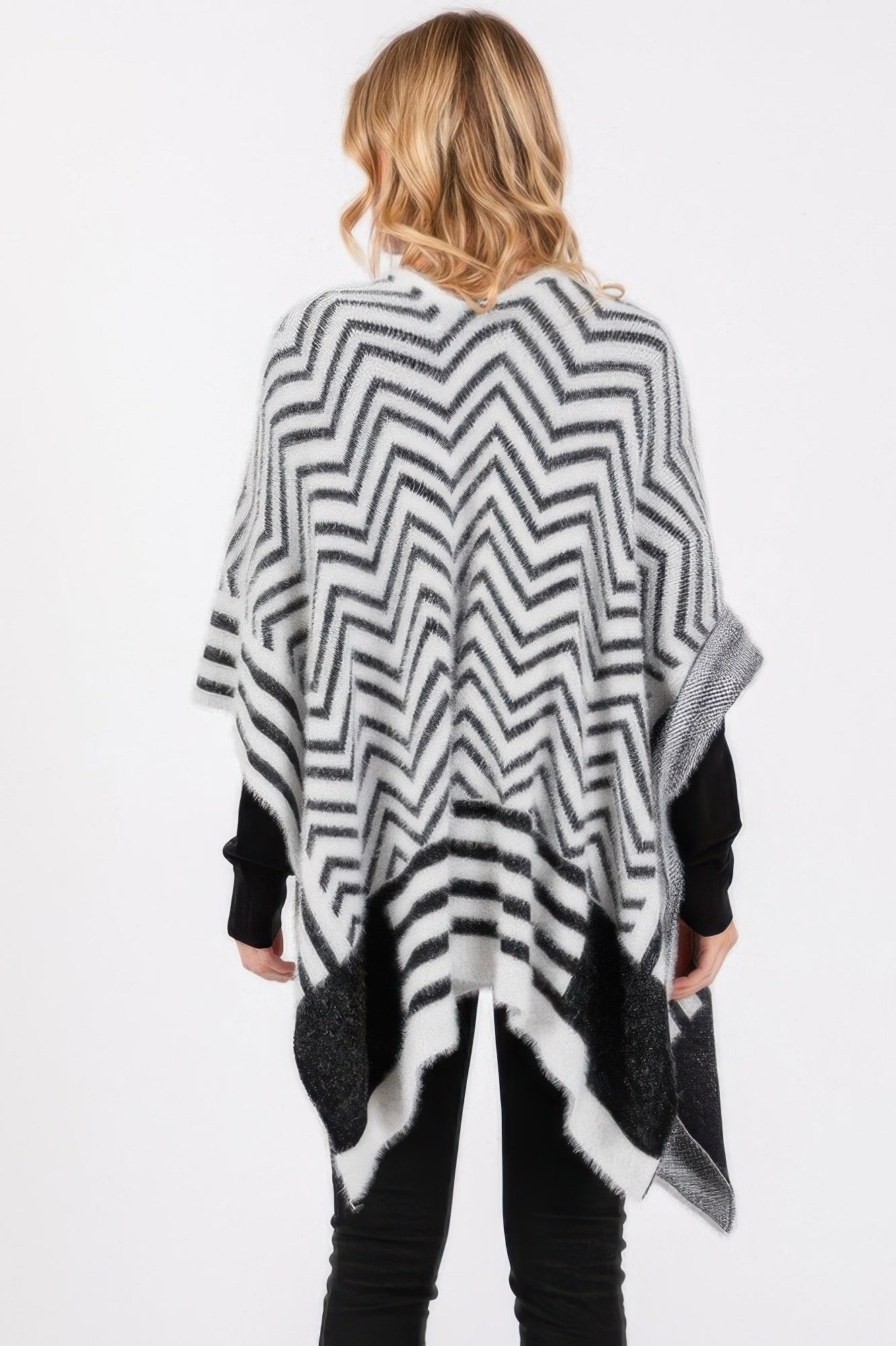 Fuzzy Chevron Pattern Ruana - Farnelli