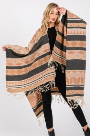 Aztec Pattern Fringe Ruana - Farnelli