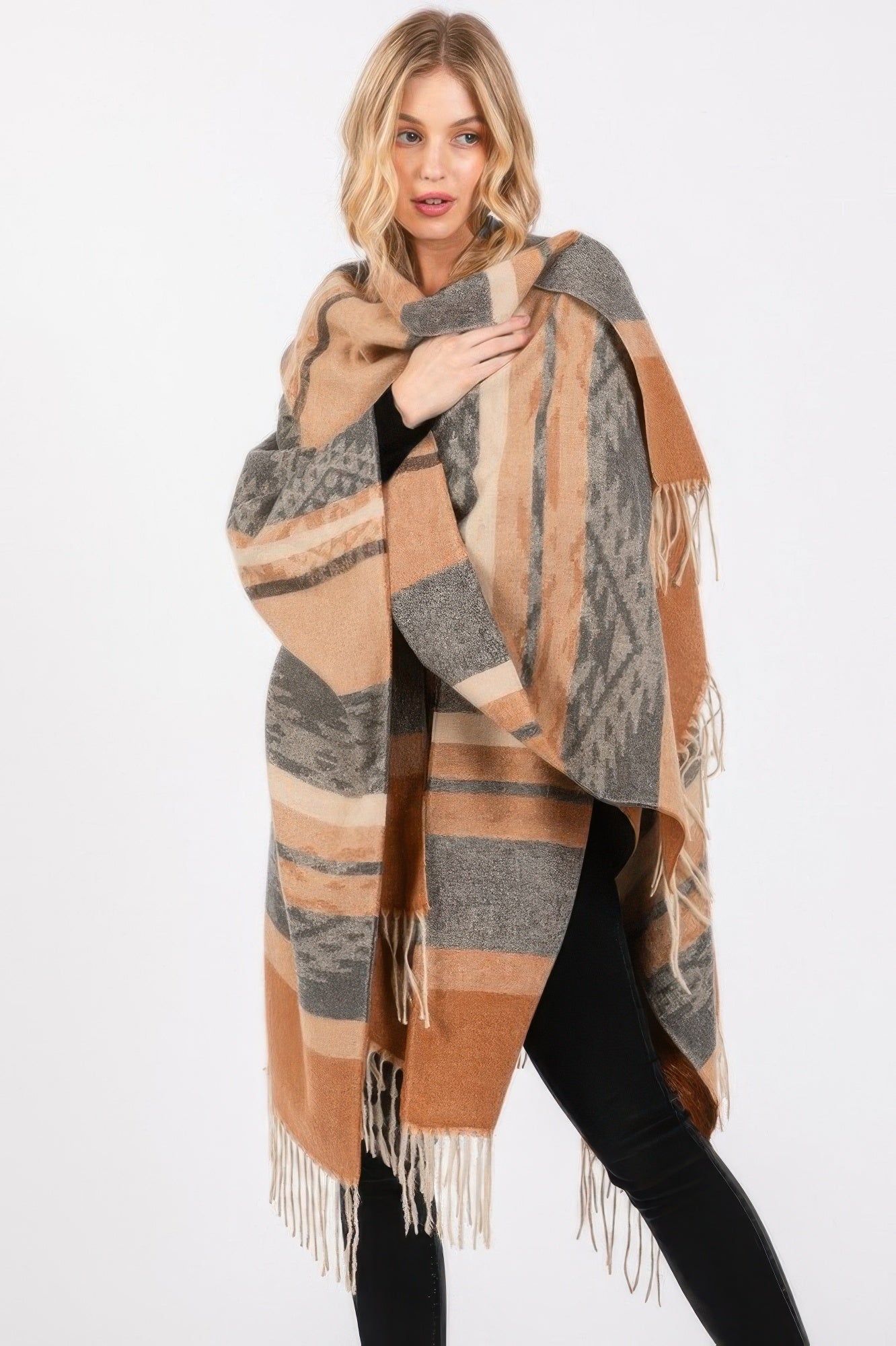 Aztec Pattern Fringe Ruana - Farnelli