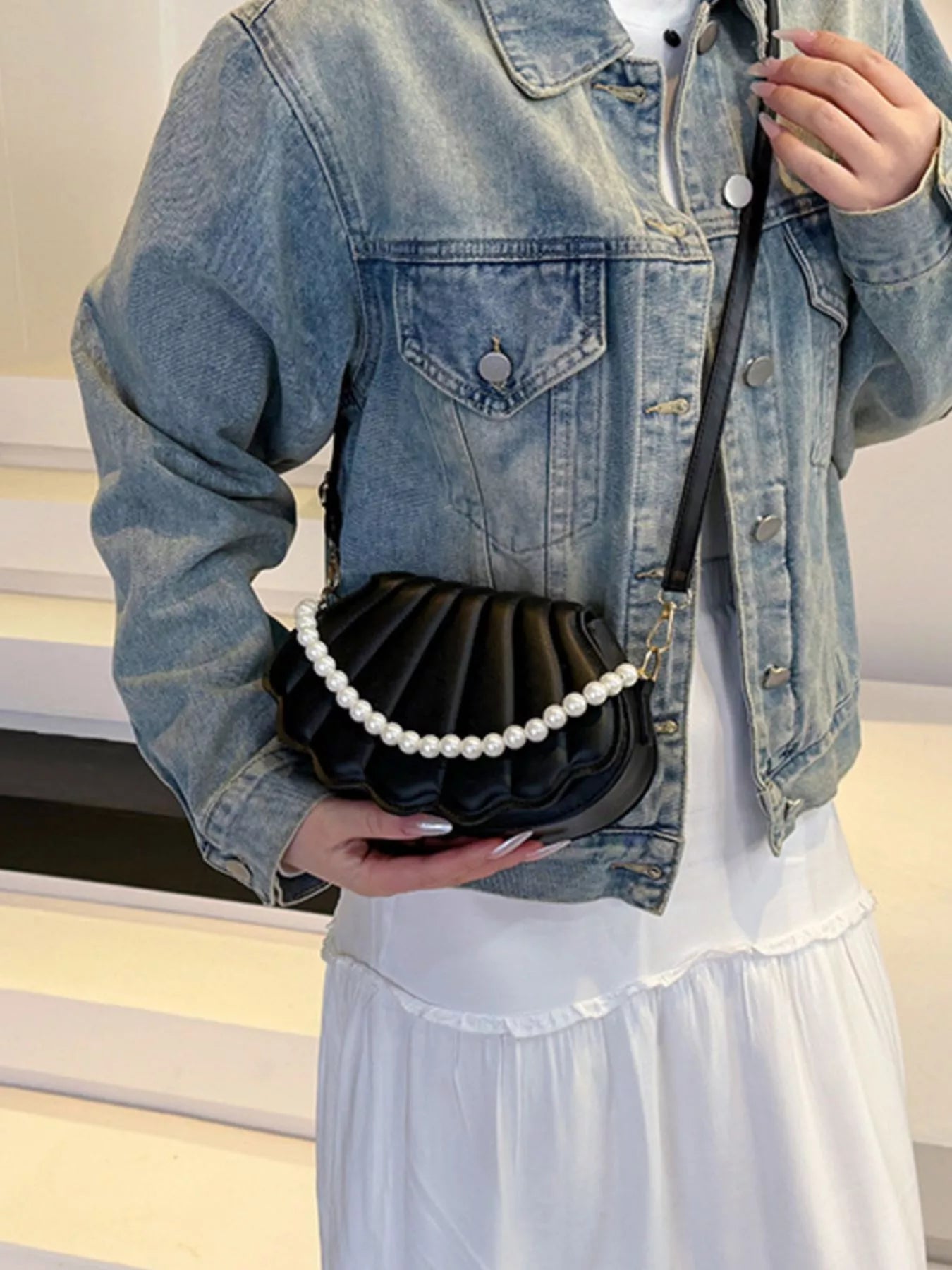 Shell-Shaped Pearl Decor Crossbody Bag - Farnelli