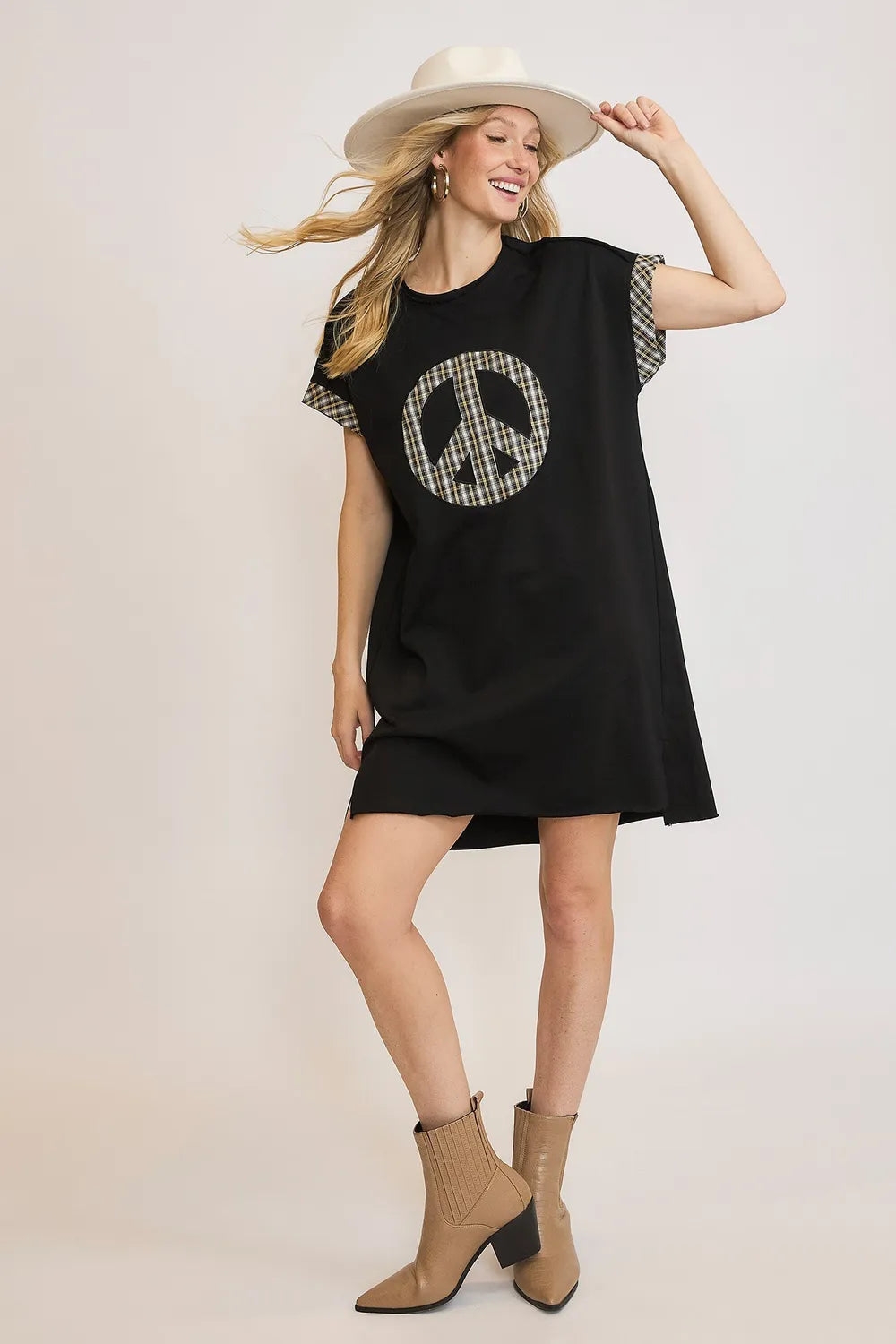 Umgee Peace Plaid Applique Short Sleeve Mini Dress - Farnelli