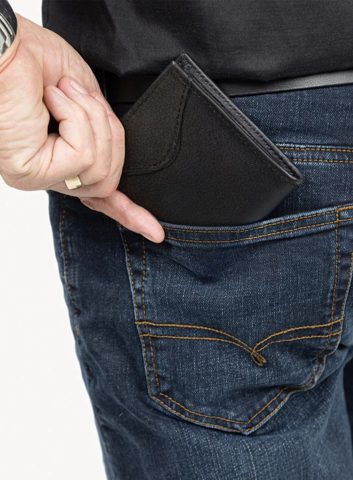 Deux Mains black Shotgun Wallet for Him, close-up view without logo