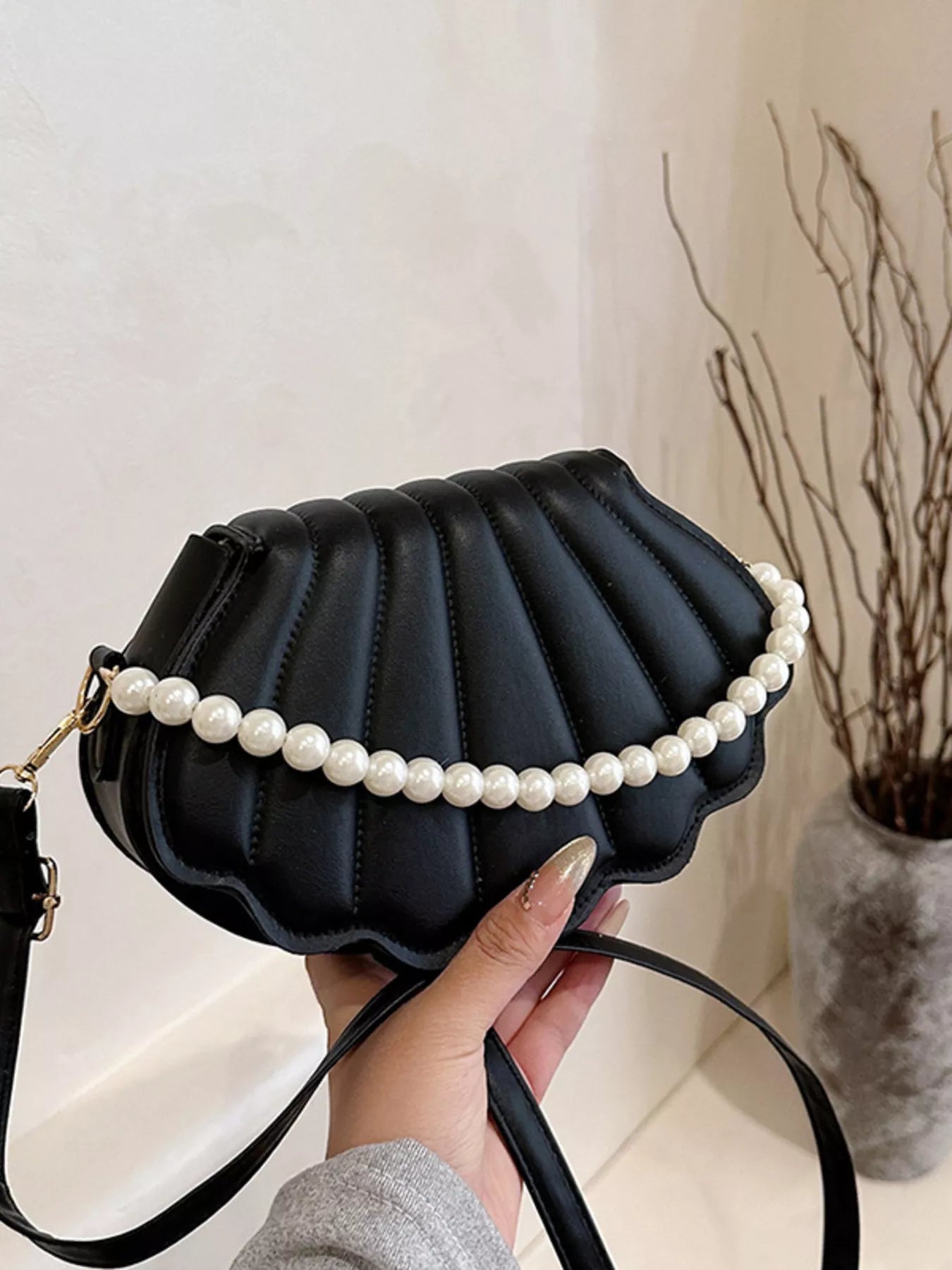 Shell-Shaped Pearl Decor Crossbody Bag - Farnelli