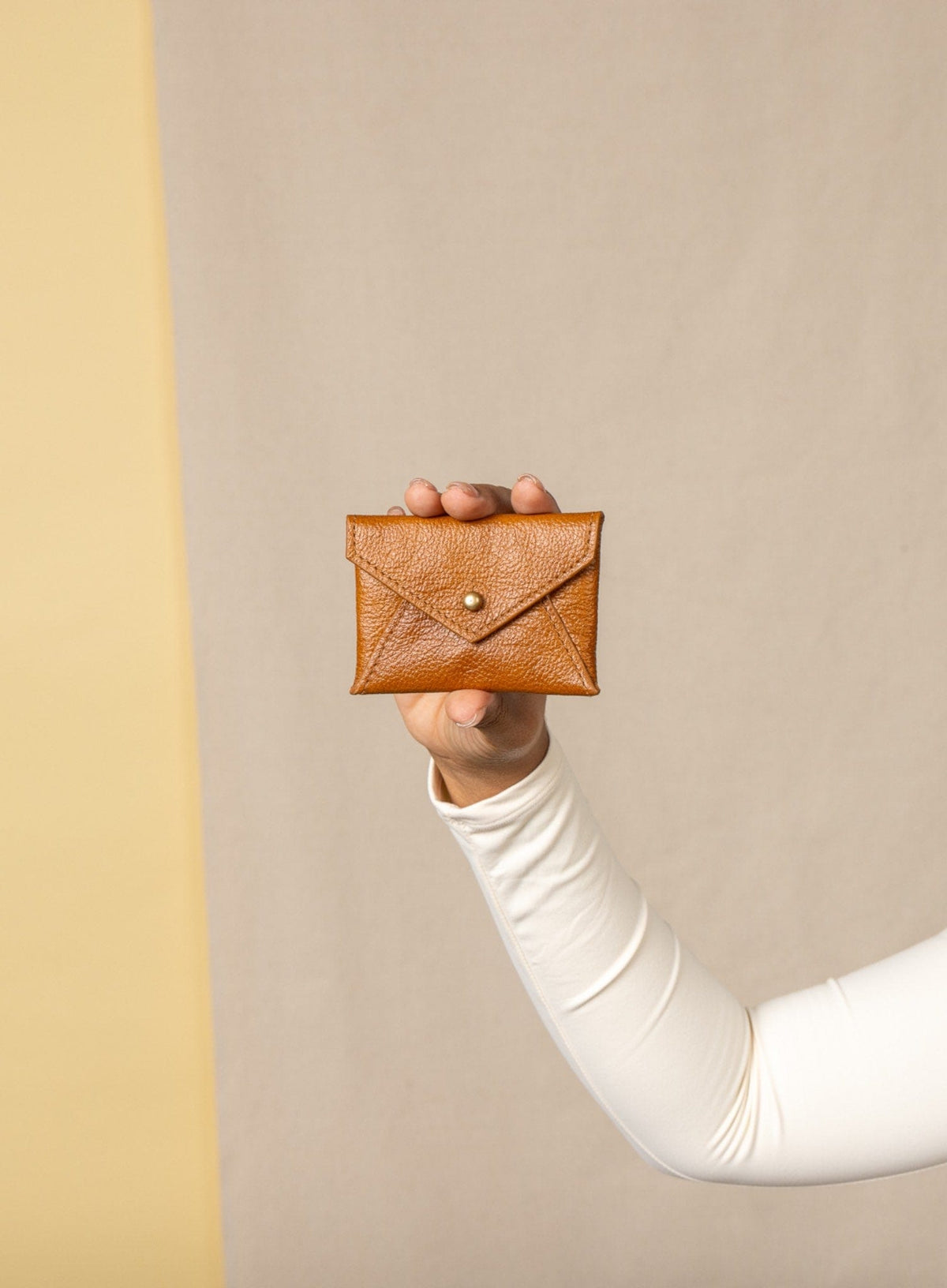 Deux Mains cognac leather coin pouch, front view