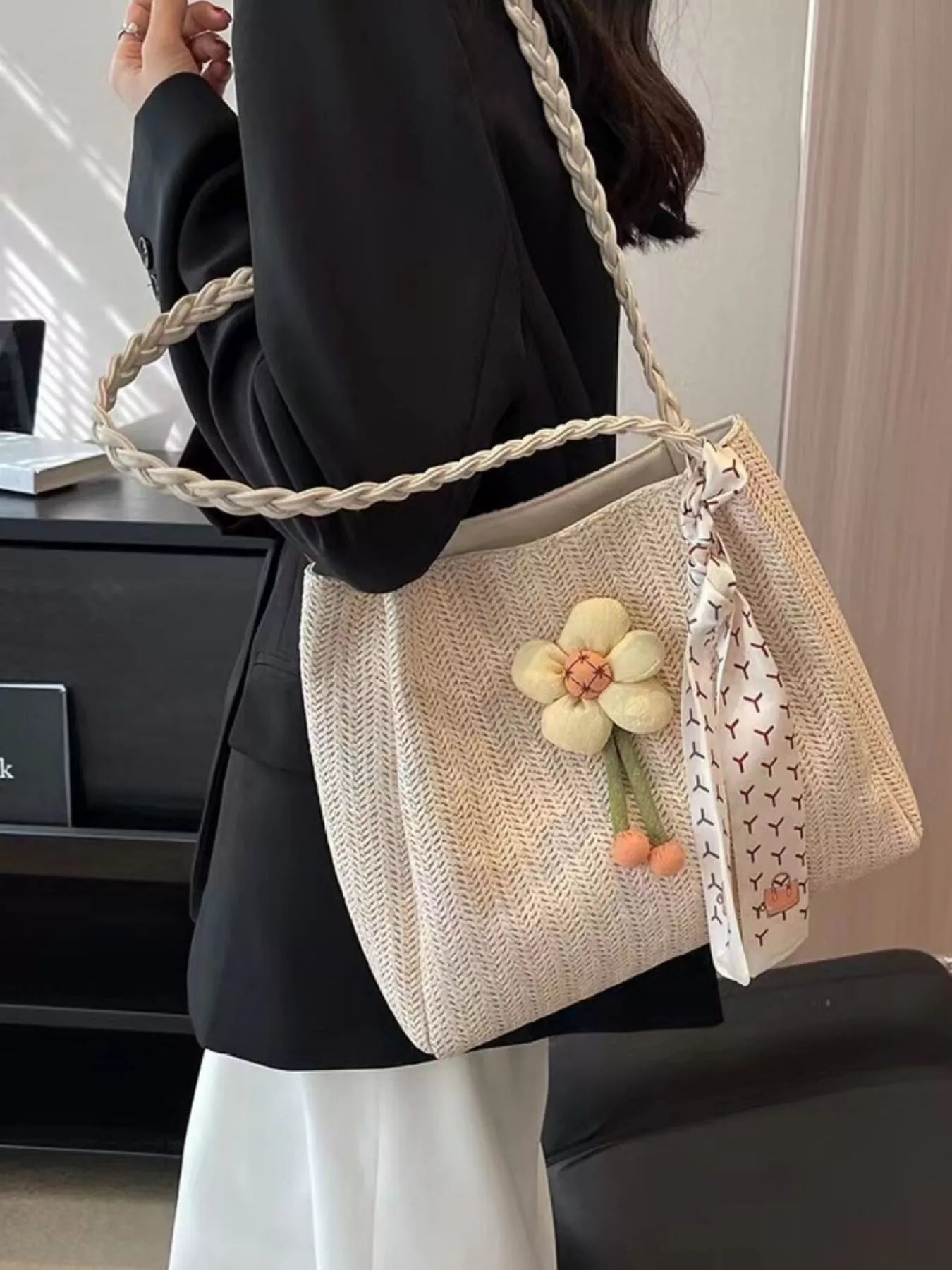 Floral Decor Woven Straw Tote Bag - Farnelli