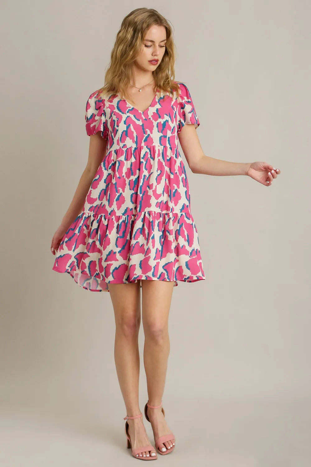 Umgee Full Size Abstract Print Pleat Detail Short Sleeve V-Neck Tiered Dress Plus Size - Farnelli