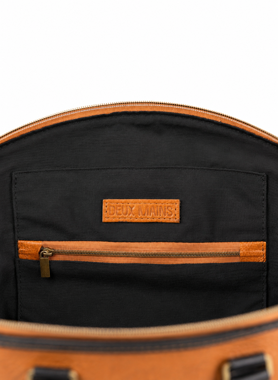 Deux Mains East-West handbag interior in black with spacious compartments and a zippered pocket