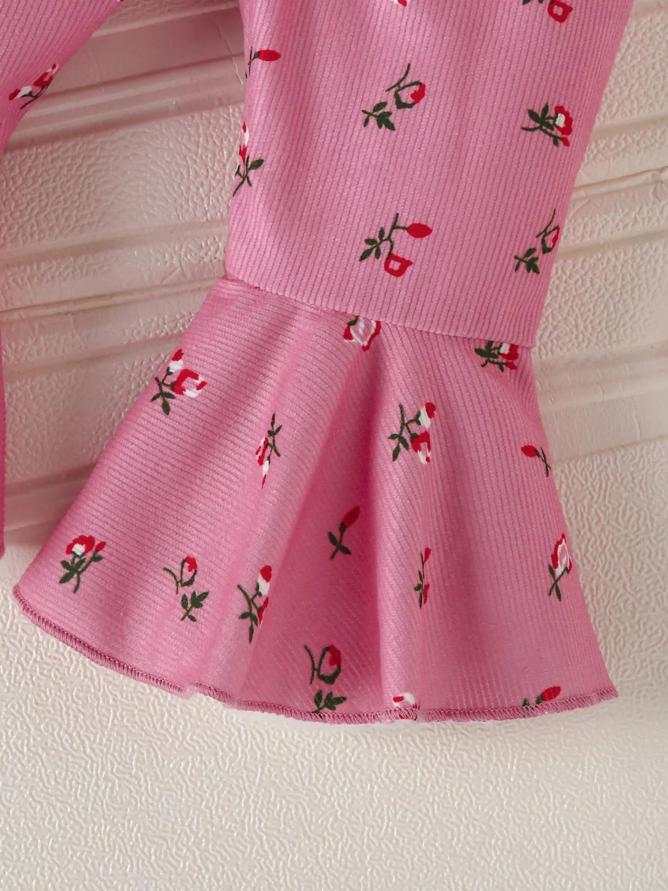 Children's Ruffled Bodysuit and Floral Pants Outfit Set with Headband - Farnelli