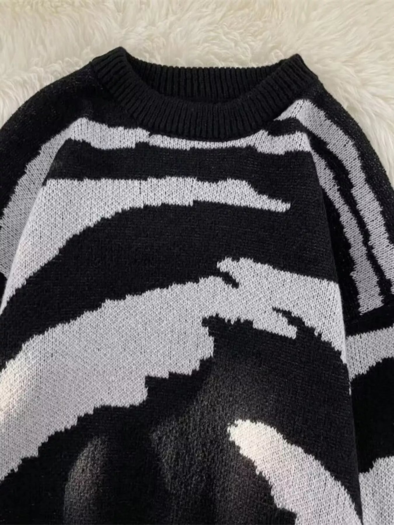 Men's Contrast Round Neck Sweater - Farnelli