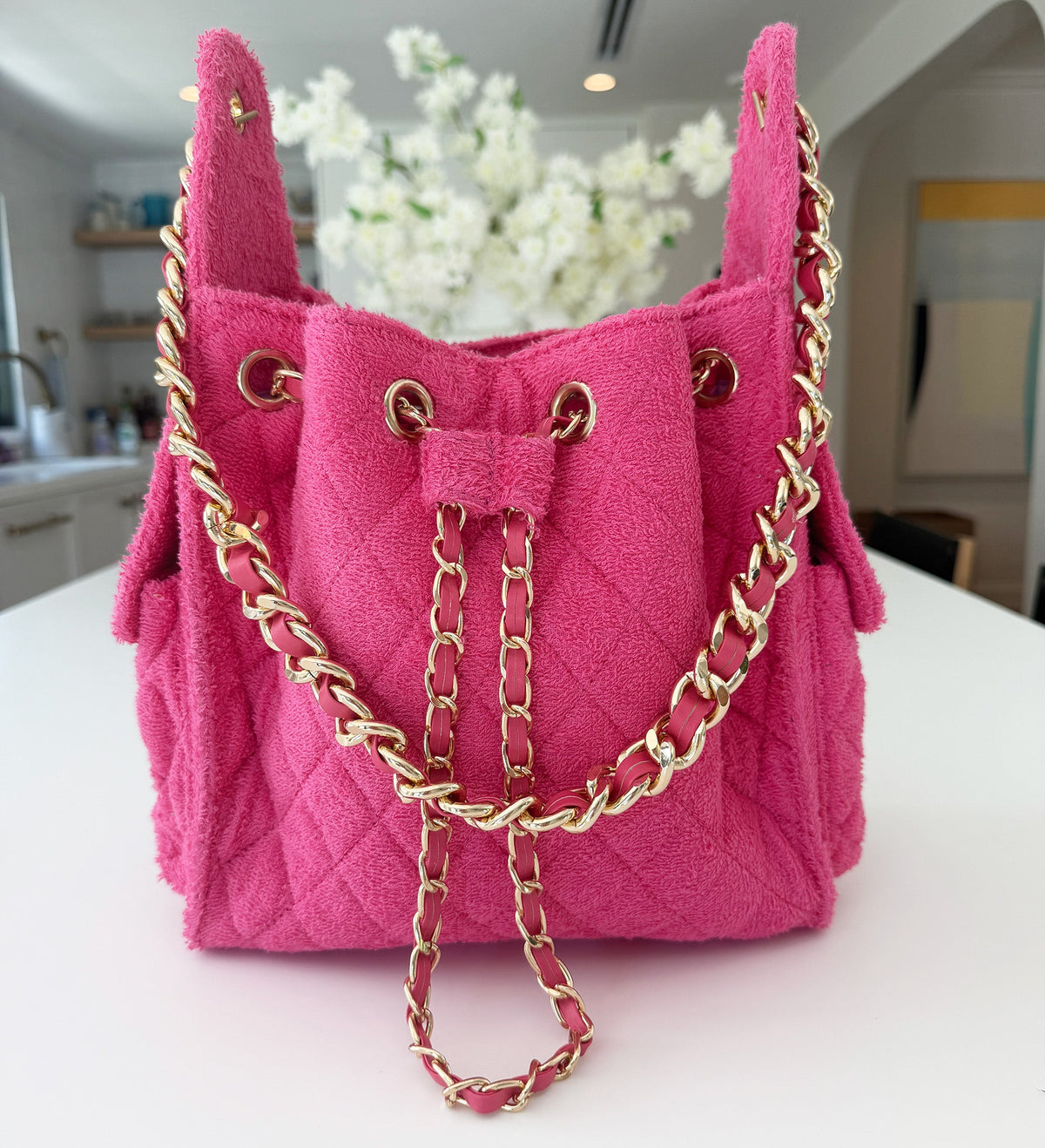 BEACH HAUS Bayshore Bucket Small in fuchsia, compact bucket bag with structured shape and carry handles