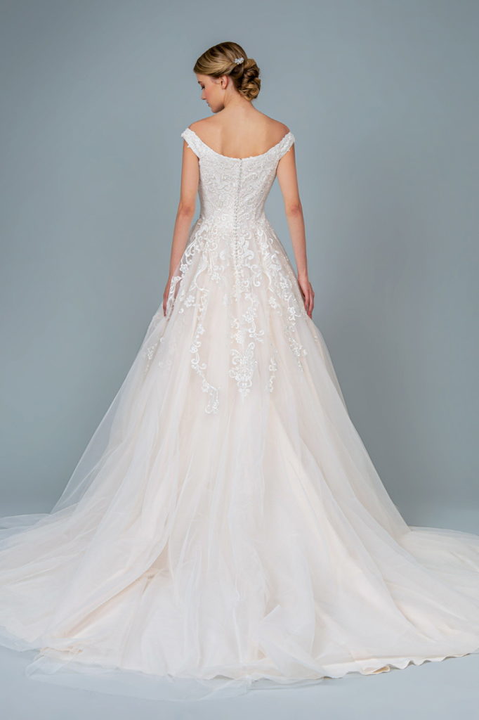 Embroidery Embellished Mesh A-Line Wedding Gown w/ Tail - Farnelli