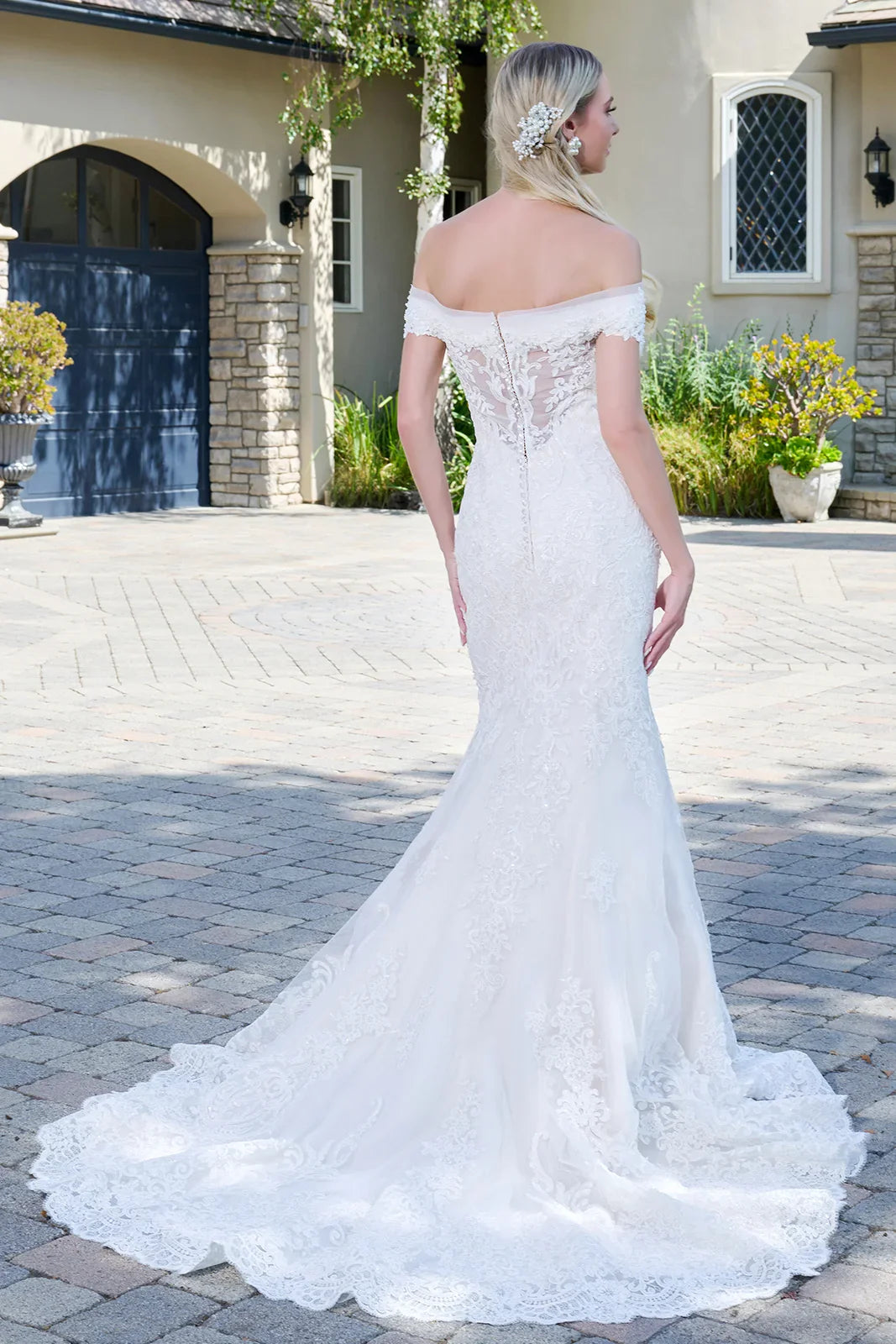 Mermaid Wedding Dress With Off-The-Shoulder Design And Embroidered Mesh - Farnelli
