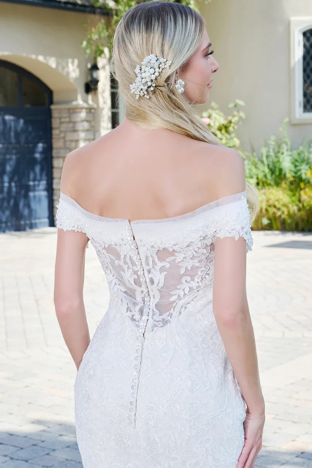 Mermaid Wedding Dress With Off-The-Shoulder Design And Embroidered Mesh - Farnelli