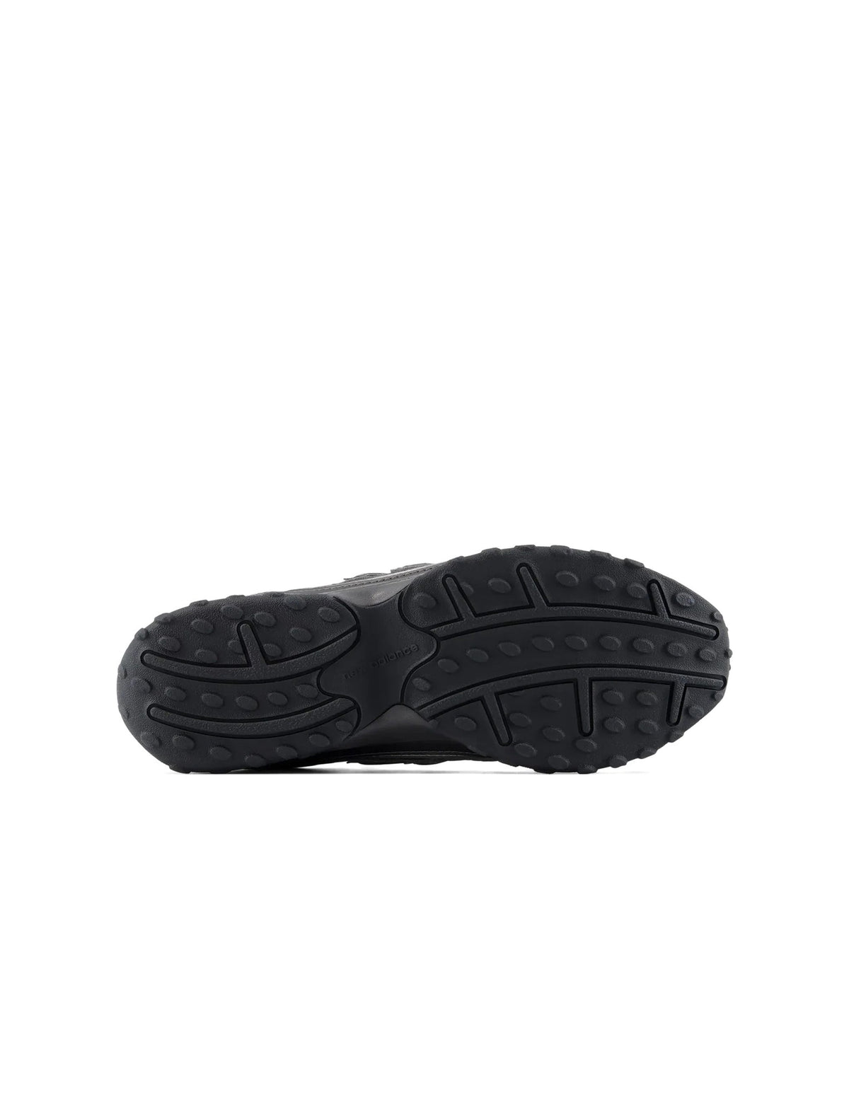 Black New Balance women's 204L footwear with a sleek design, showcasing comfortable athletic shoes on a neutral background.