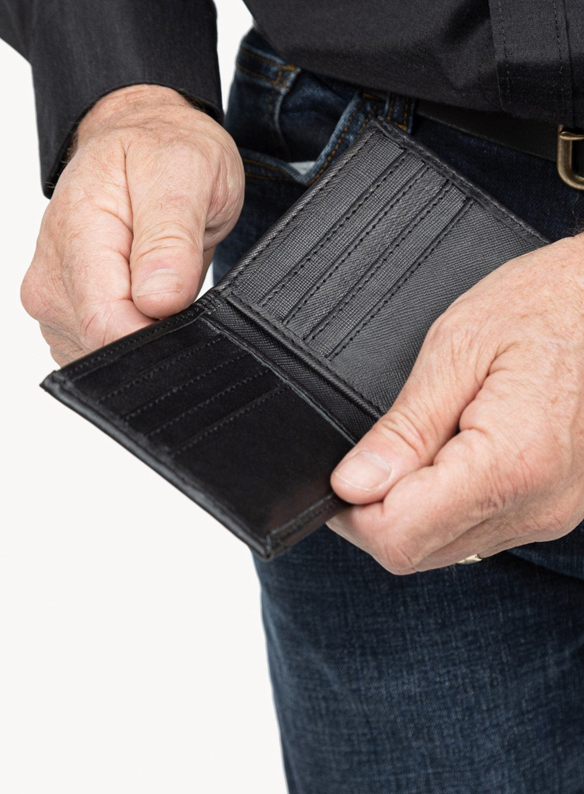Deux Mains Shotgun Wallet For Him, close-up exterior view of leather wallet with compact card slots