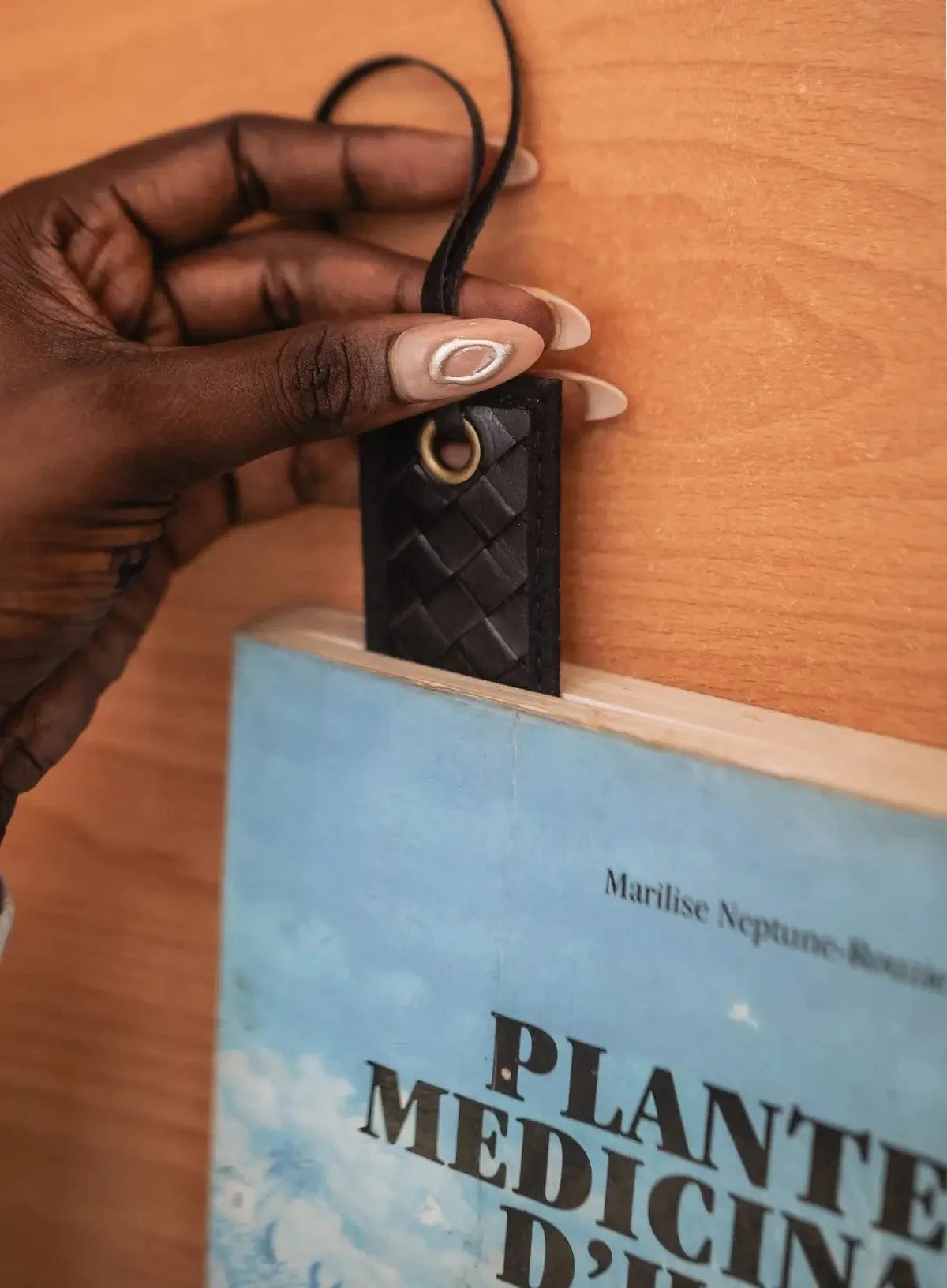 Deux Mains woven bookmark in black with a textured handwoven design